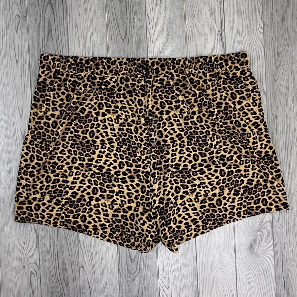Torrid Women Size 6 Leopard Pull On Crepe Shorts Animal Print High Rise Casual